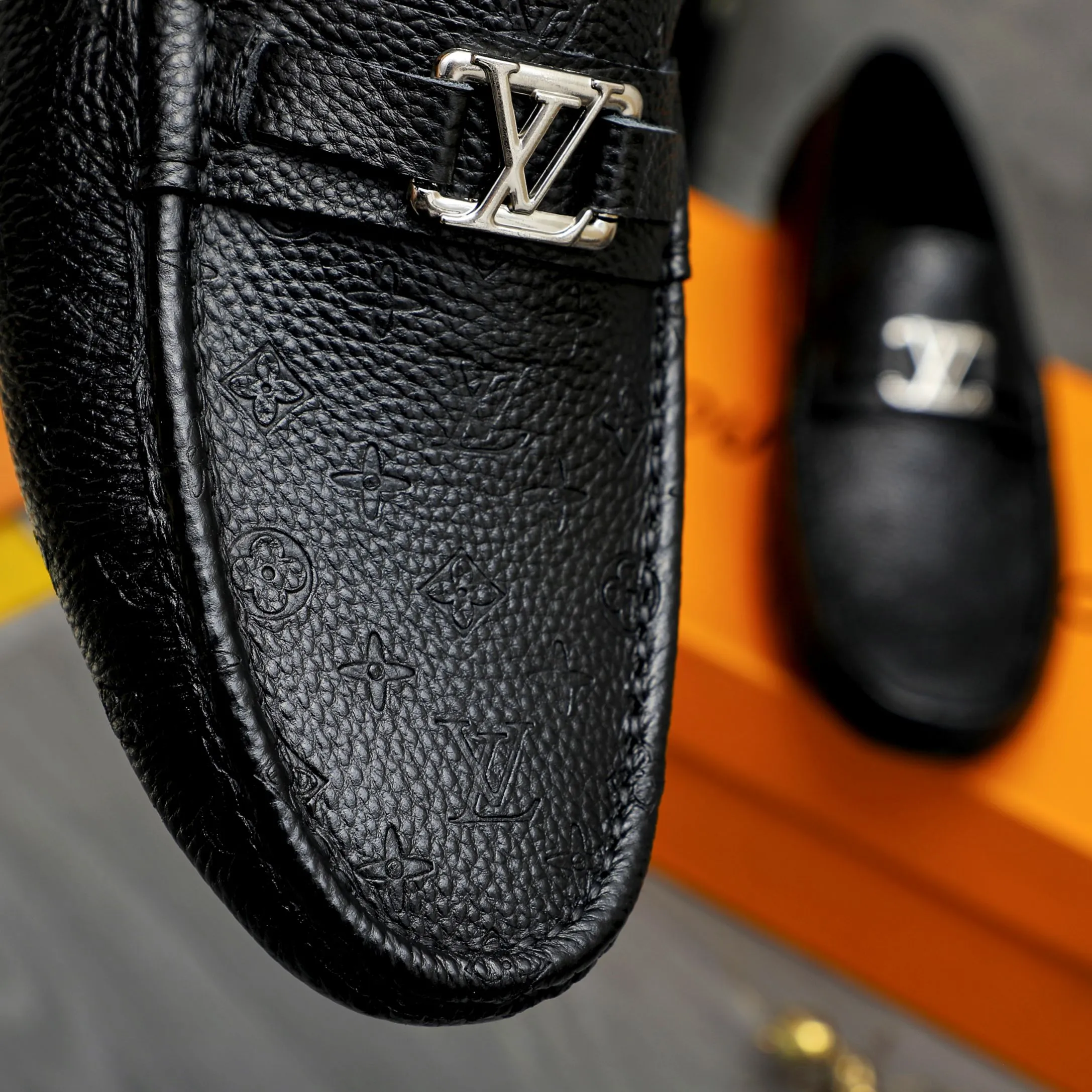 Men's shoes 💰p420 Product trademark: LV (Louis Vuitton) casual slip-on men's shoes Regular size: 38-44 Product material: Selected pebbled cowhide embossed upper, sheepskin lining, rubber outsole